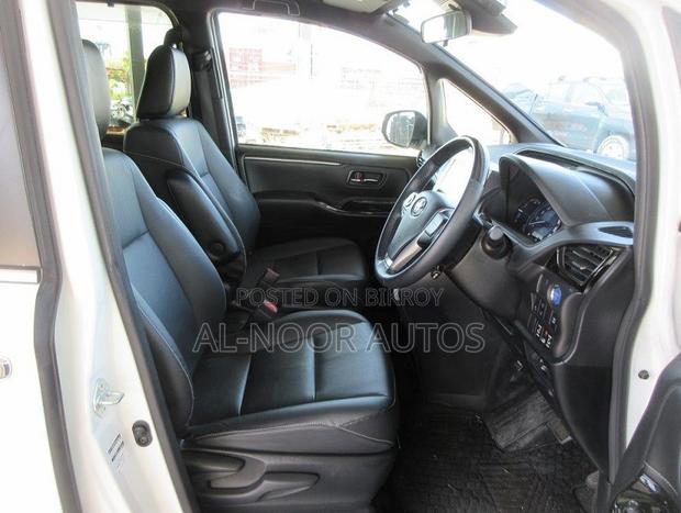 Toyota Esquire 2021 Pearl