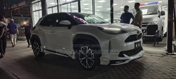 Toyota Yaris 2021 Pearl