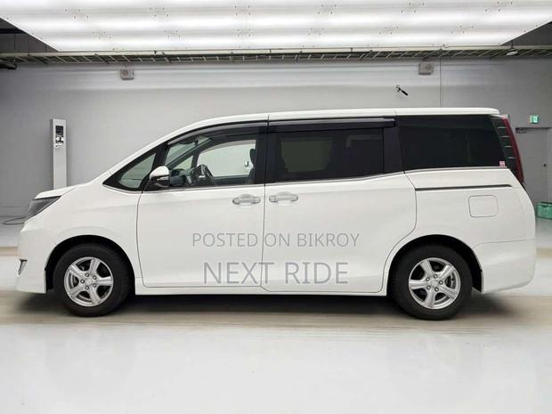 Toyota Esquire 1.8 FWD Hybrid (7 seater) 2021 Pearl