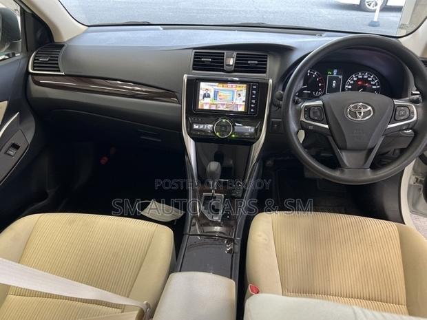 Toyota Premio 1.5 FWD 2021 Pearl