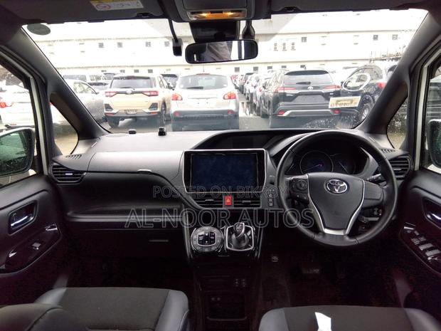 Toyota Noah 2021 Pearl