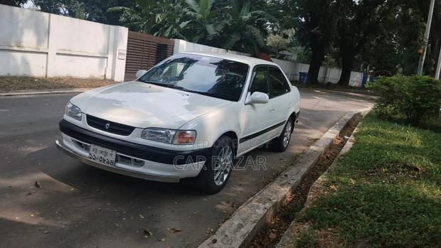 Toyota Corolla Sedan Automatic 1996 White