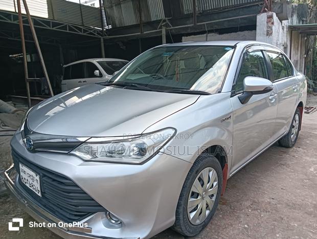 Toyota Axio 1.5 Hybrid 2WD 2015 Silver