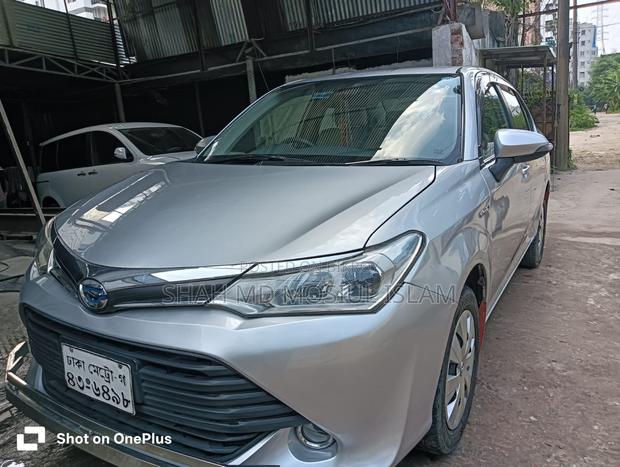 Toyota Axio 1.5 Hybrid 2WD 2015 Silver