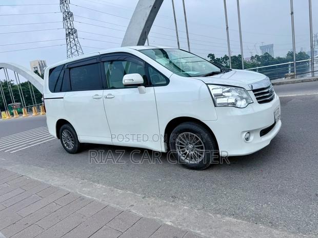 Toyota Noah 2010 White