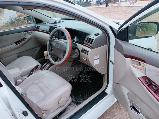 Toyota Corolla 2004 White