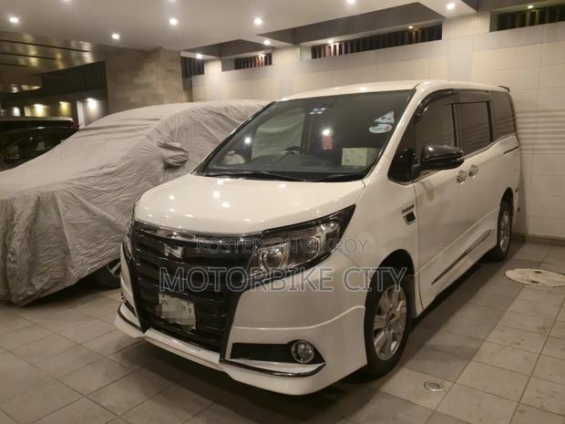 Toyota Noah 1.8 FWD Hybrid (7 seater) 2016 Pearl