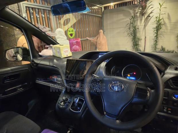 Toyota Noah 1.8 FWD Hybrid (7 seater) 2016 Pearl