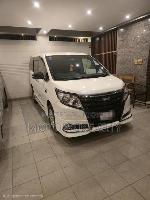 Toyota Noah 1.8 FWD Hybrid (7 seater) 2016 Pearl