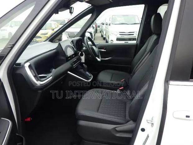 Toyota Noah 2022 Pearl