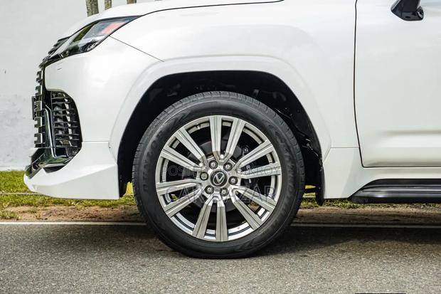 New Lexus LX 600 2022 White