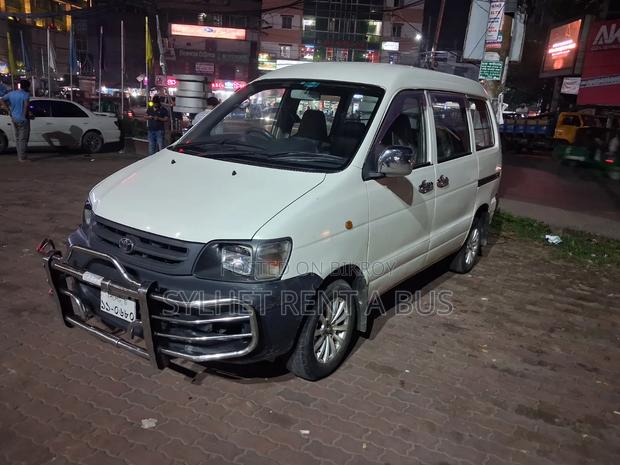 Toyota Noah 2005 White