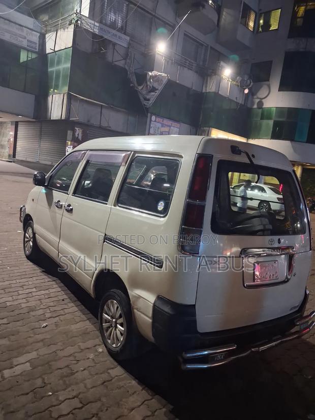 Toyota Noah 2005 White