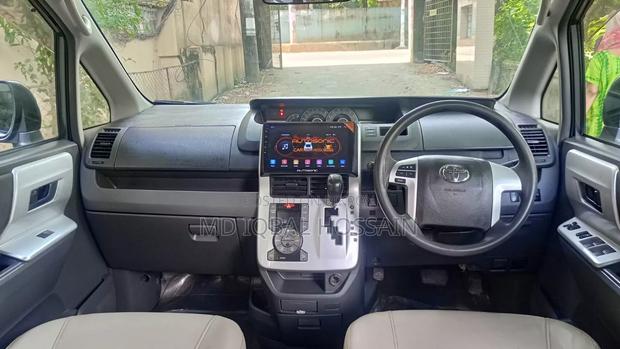 Toyota Noah 2.0 143hp AWD (8 Seater) 2009 Gray