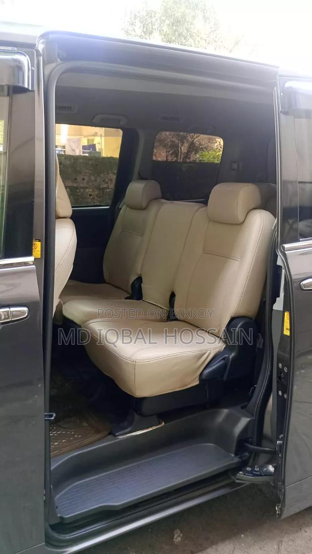 Toyota Noah 2.0 143hp AWD (8 Seater) 2009 Gray