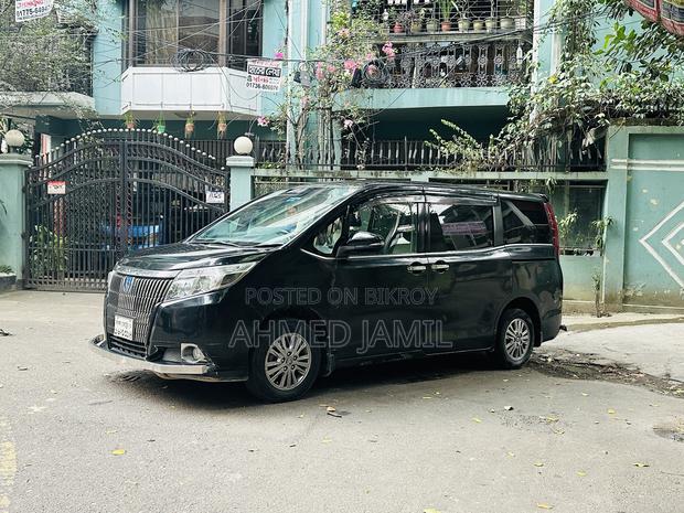Toyota Esquire 2014 Black