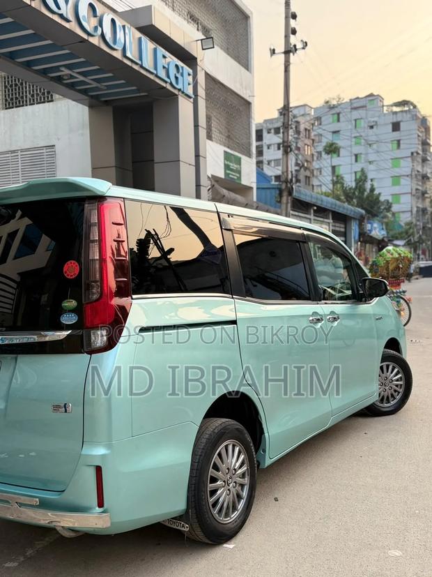 Toyota Noah 2.0 FWD (8 Seater) 2015 Blue
