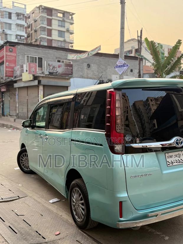 Toyota Noah 2.0 FWD (8 Seater) 2015 Blue