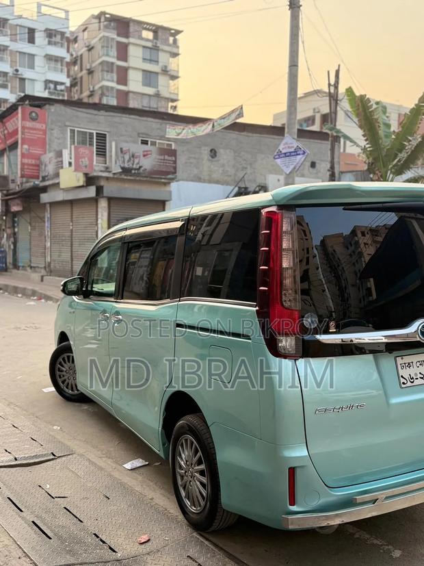Toyota Noah 2.0 FWD (8 Seater) 2015 Blue