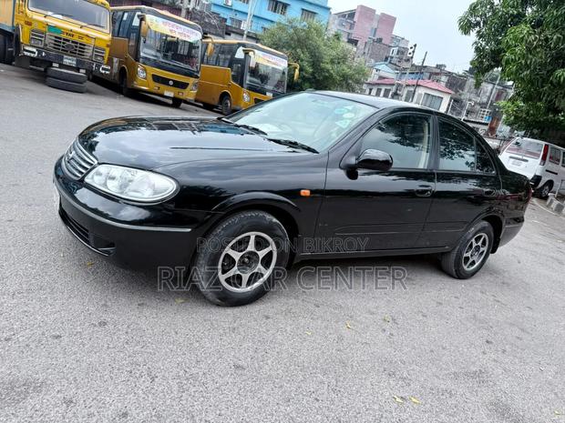 Nissan Sunny 2005 Black