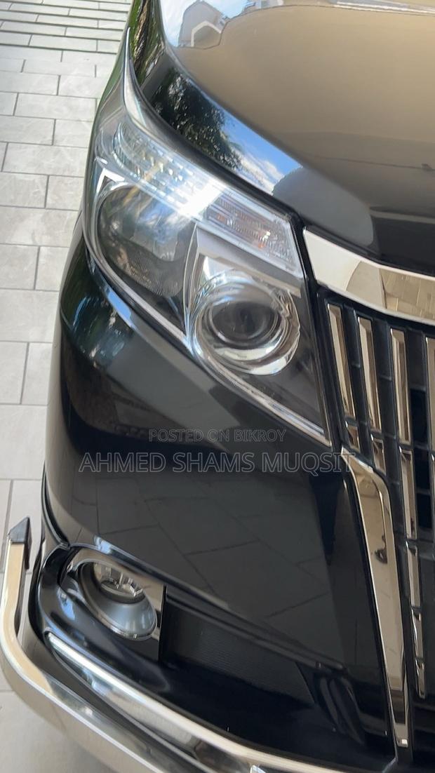 Toyota Esquire 1.8 FWD Hybrid (7 seater) 2017 Black