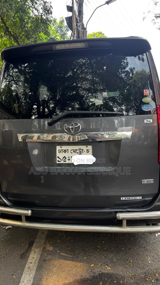 Toyota Noah 2.0 158hp AWD (7 Seater) 2011 Black