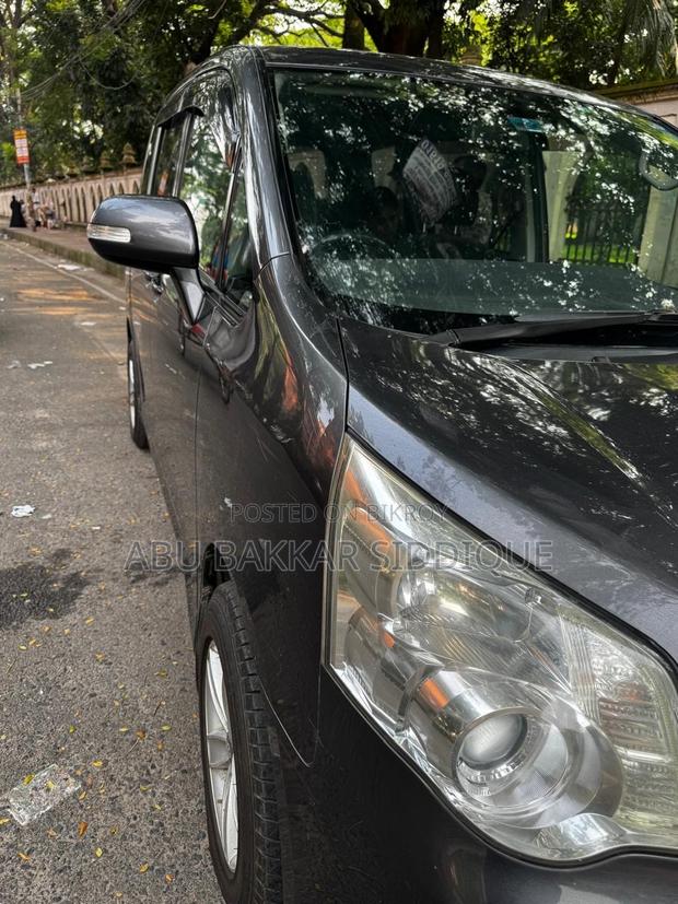 Toyota Noah 2.0 158hp AWD (7 Seater) 2011 Black