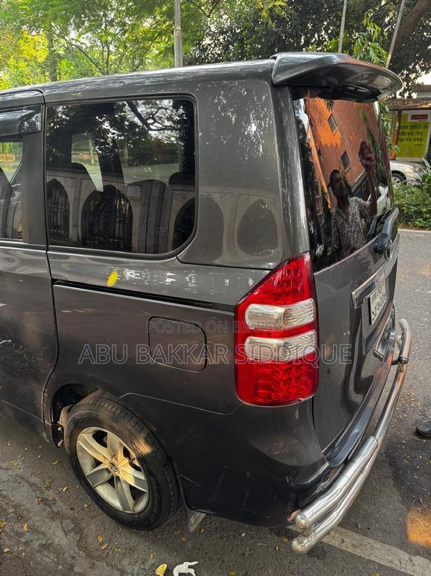 Toyota Noah 2.0 158hp AWD (7 Seater) 2011 Black