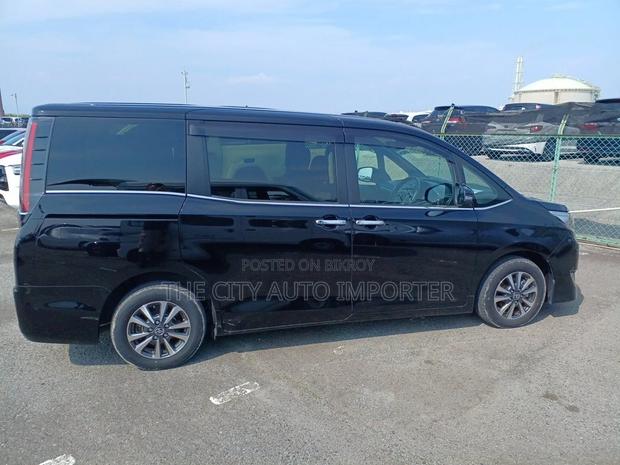 Toyota Esquire 1.8 FWD Hybrid (7 seater) 2021 Black