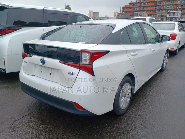 Toyota Prius 2021 Pearl
