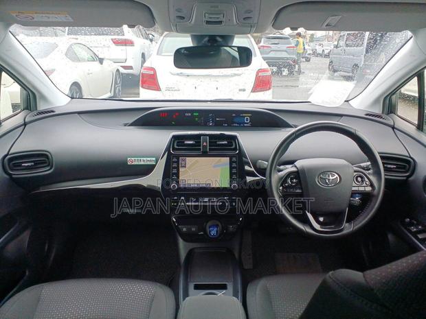 Toyota Prius 2021 Pearl