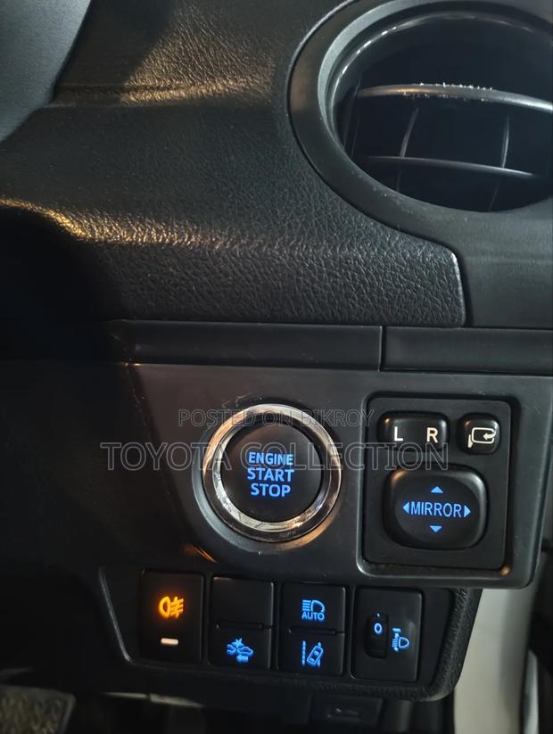 Toyota Axio 2021 Silver