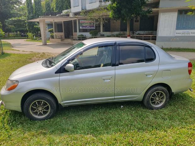 Toyota Platz 1.0 FWD 2001 Silver