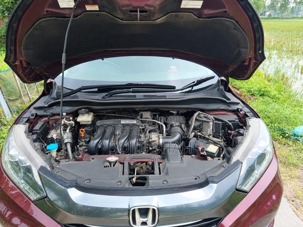 Honda Vezel 1.5 Hybrid 2WD 2015 Maroon