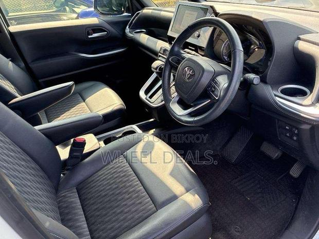 Toyota Noah 2022 Pearl