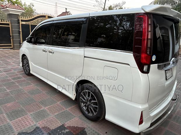 Toyota Noah 2014 Pearl