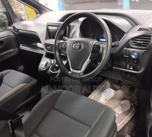 Toyota Noah 1.8 FWD Hybrid (7 seater) 2021 Black