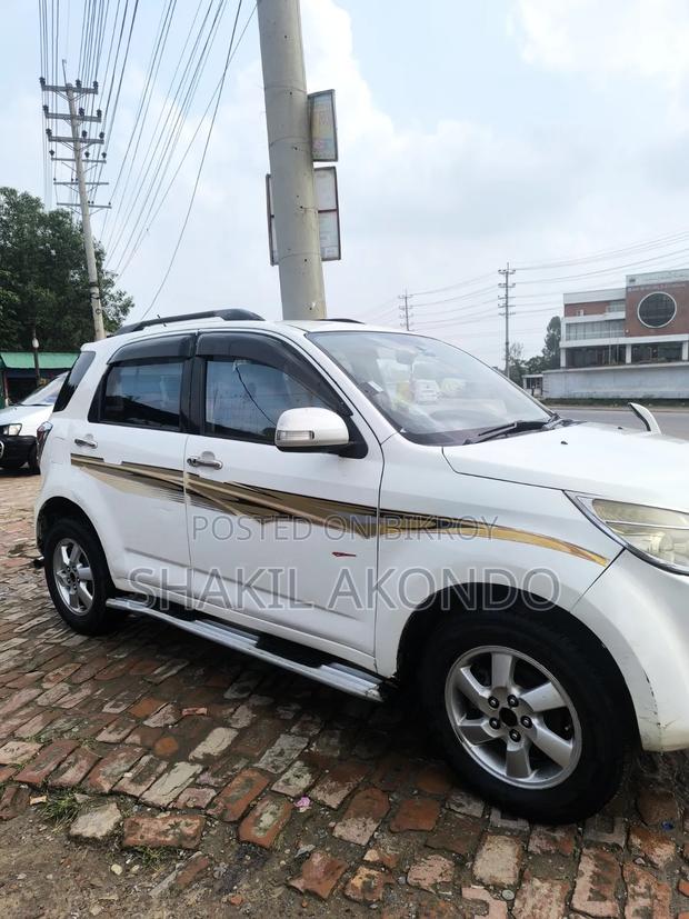 Toyota Rush 2006 White