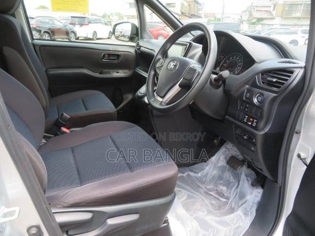 Toyota Noah 2021 Silver