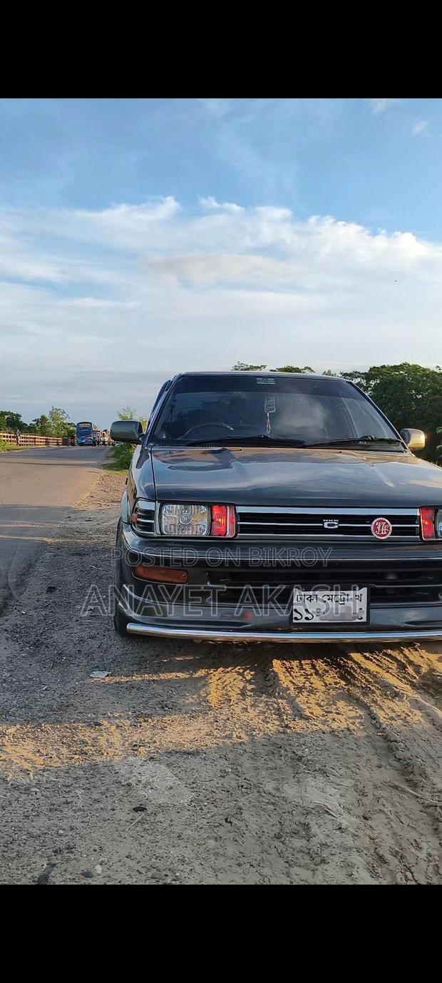 Toyota Corolla Sedan 1990