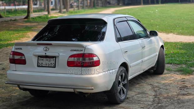 Toyota Corolla 1997 White
