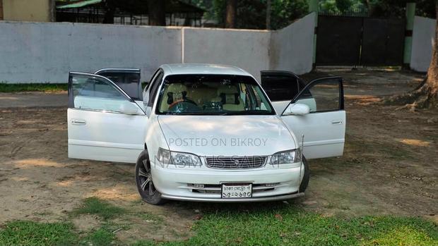 Toyota Corolla 1997 White