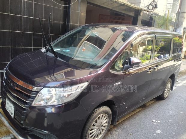 Toyota Noah 1.8 FWD Hybrid (7 seater) 2014 Purple