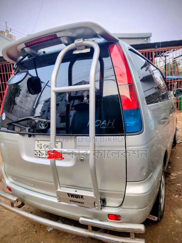 Toyota TownAce Noah 2000 Silver