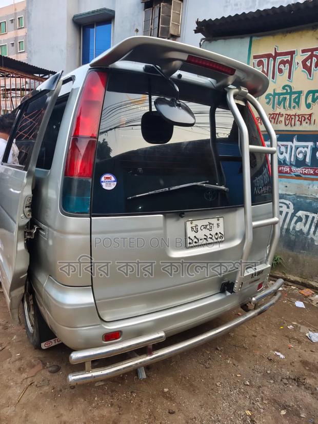 Toyota TownAce Noah 2000 Silver
