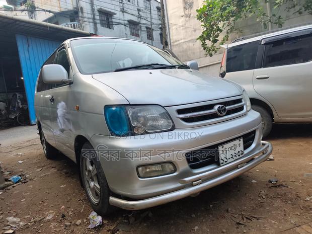 Toyota TownAce Noah 2000 Silver