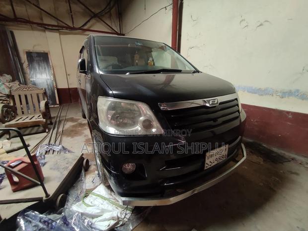 Toyota Noah 2.0 FWD (8 Seater) 2003 Black