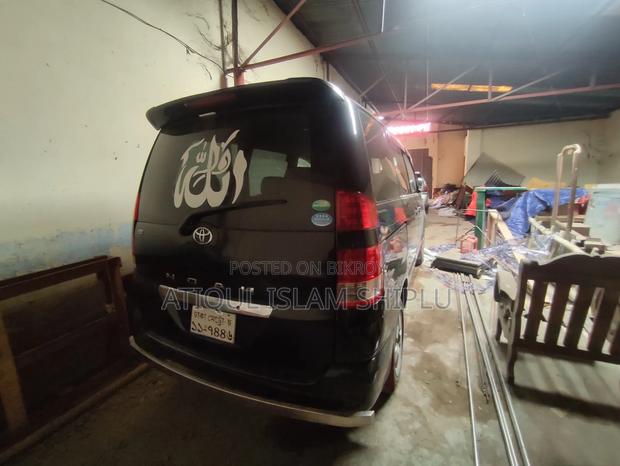 Toyota Noah 2.0 FWD (8 Seater) 2003 Black
