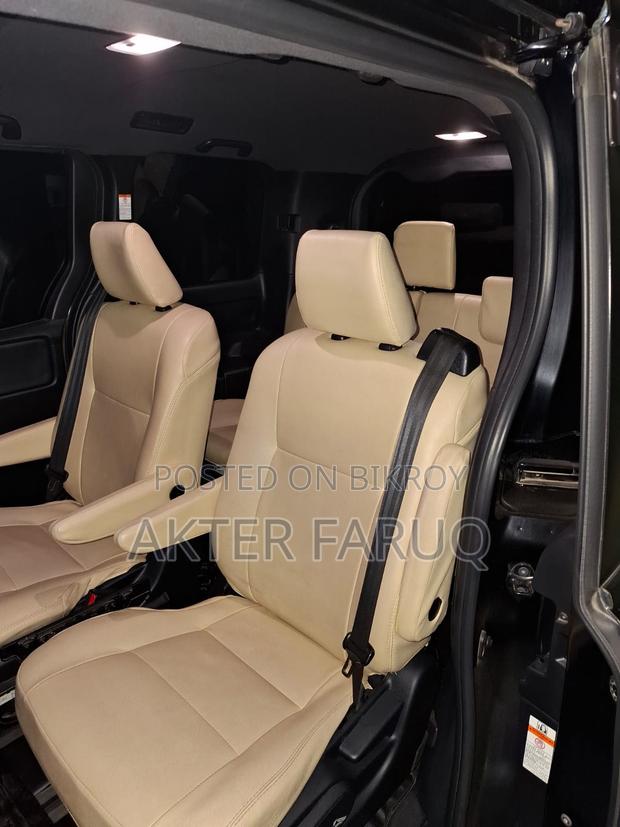 Toyota Noah 1.8 FWD Hybrid (7 seater) 2018 Black