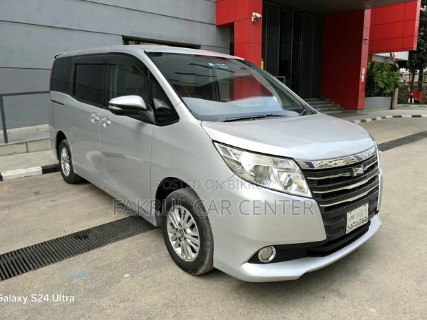 Toyota Noah 2014 Silver